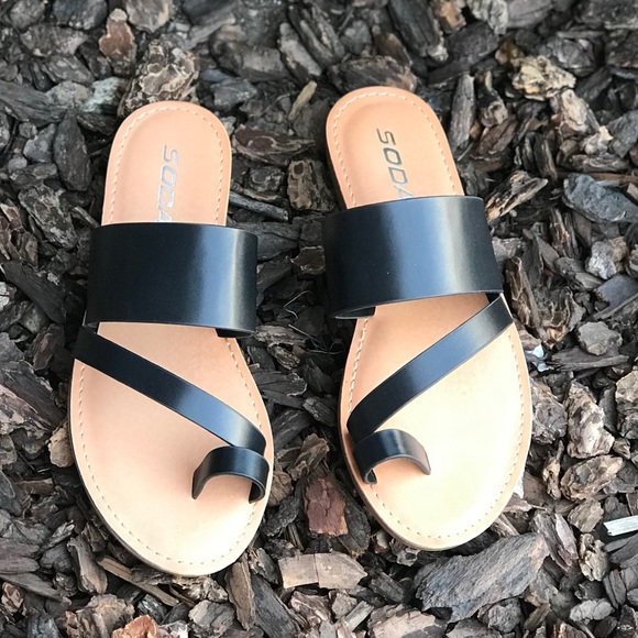 Toe ring flat thong strap sandal - Picture 3 of 5